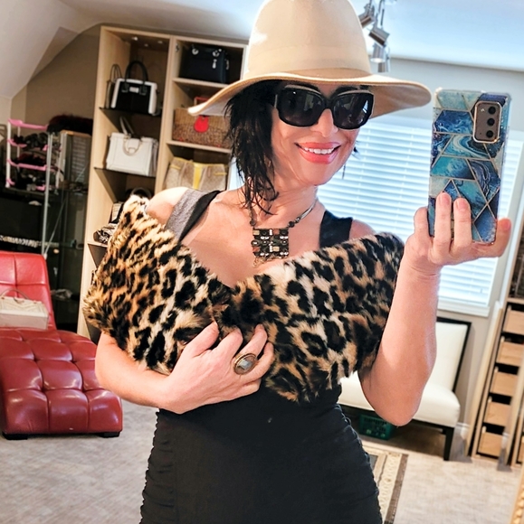 Elegant faux fur thick scarf - Picture 8 of 16